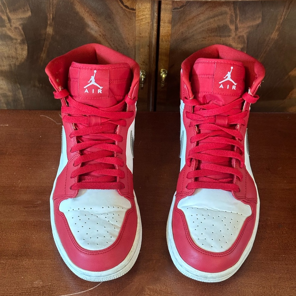 Nike Air Jordan Retro 1 Sneakers
